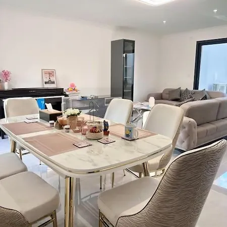 Holiday home Maison Familiale Moderne Aux Portes De Paris