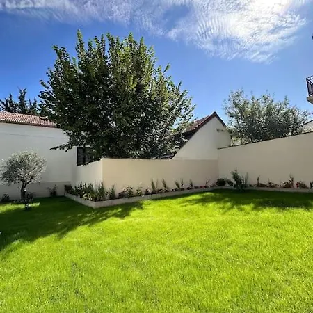 Maison Familiale Moderne Aux Portes De Paris Holiday home *